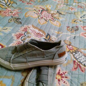 BLOW FISH FADED BLUE SNEAKERS SIZE 6.5